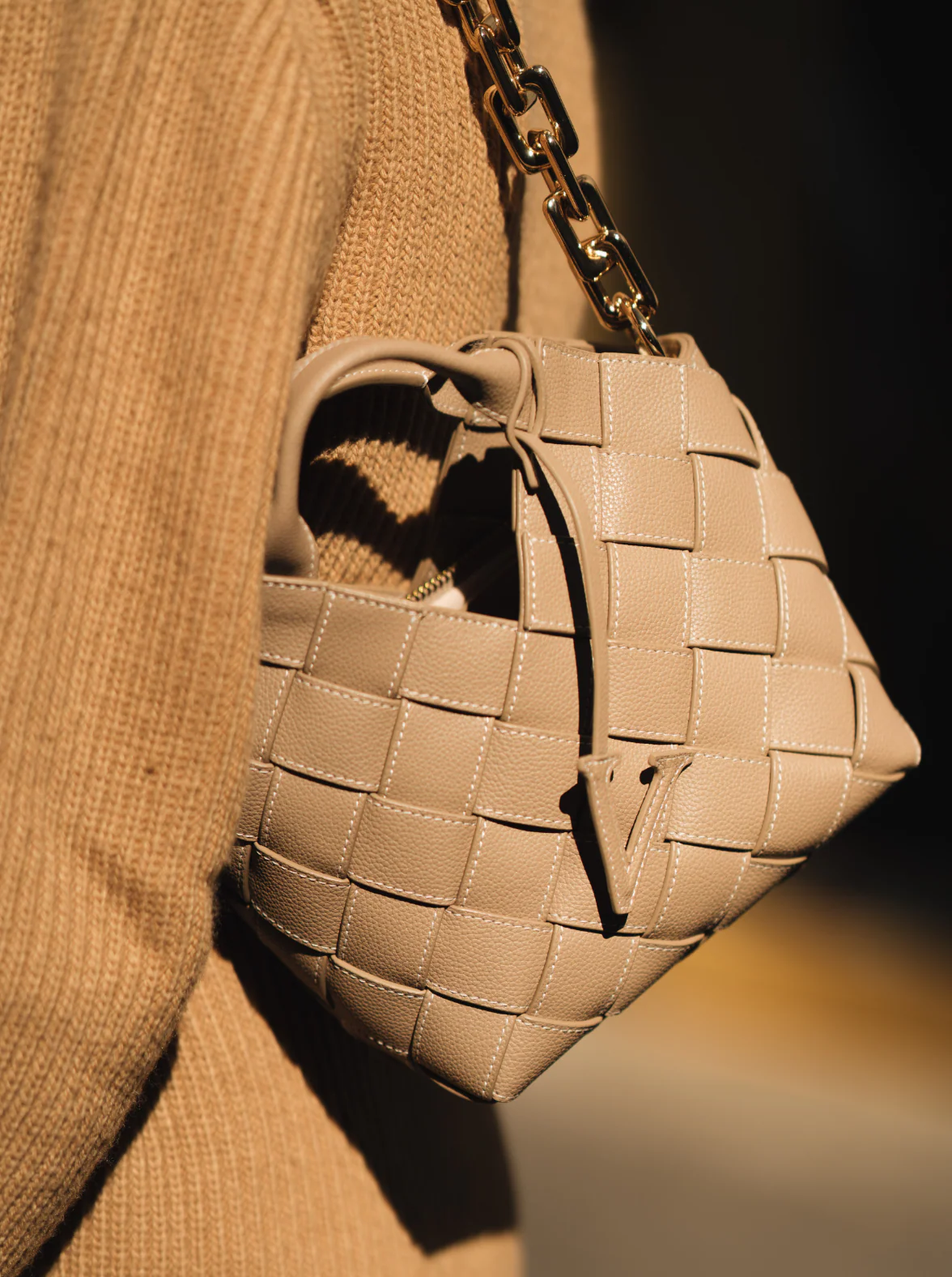 Etoupe Woven Basket Bag - Image 10