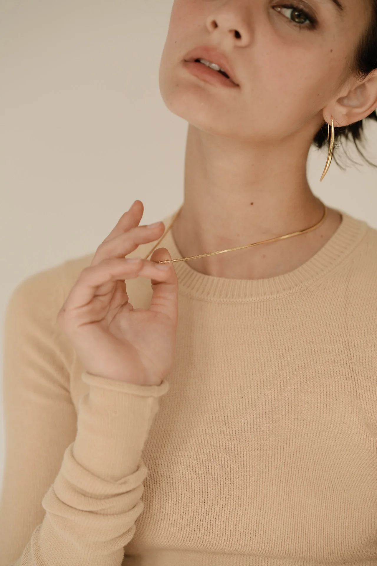Gold Herringbone Chain Necklace - Image 5
