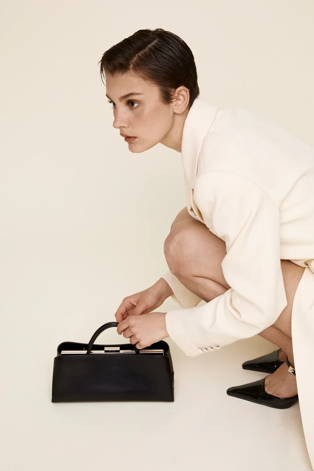 Silver Noir Éclair Bag - Image 10