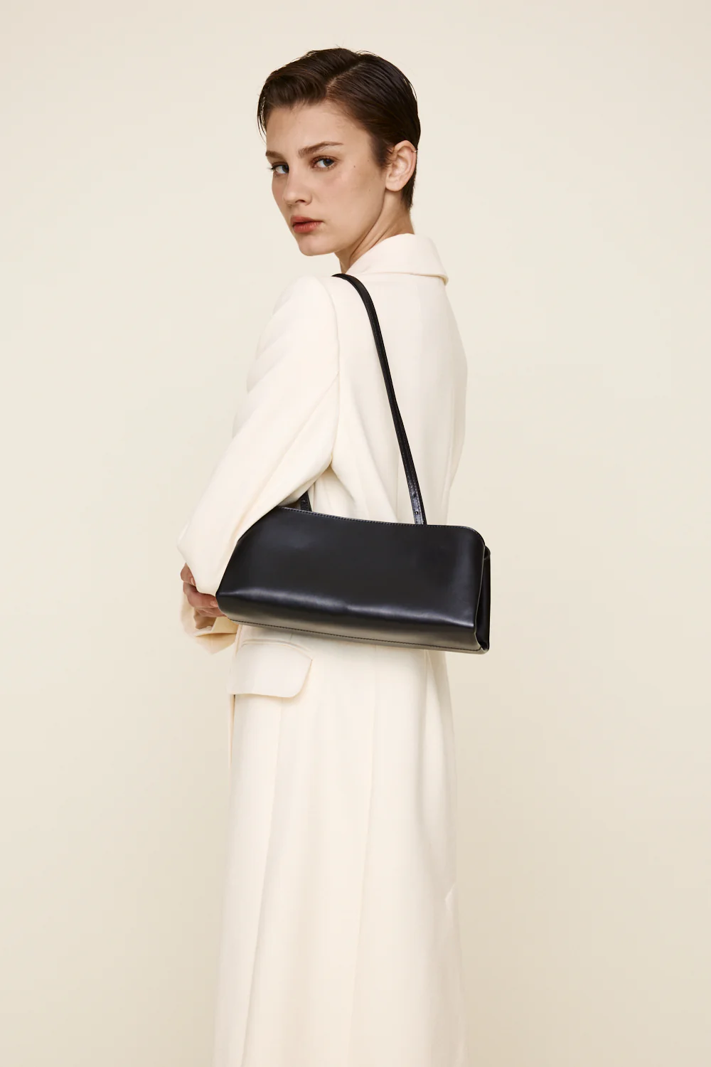 Silver Noir Éclair Bag - Image 8