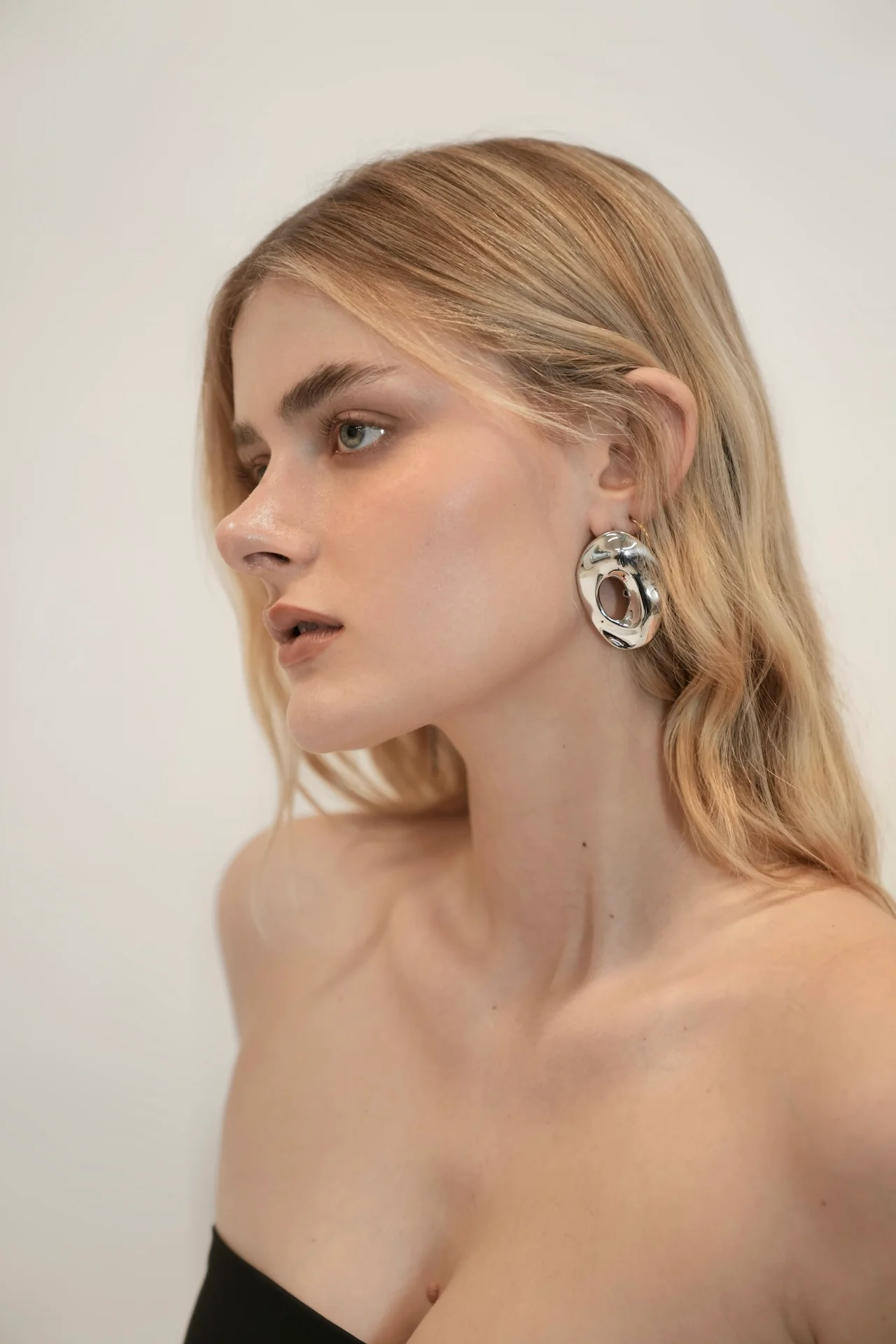 Silver Ripple Hoop Earrings - Image 3