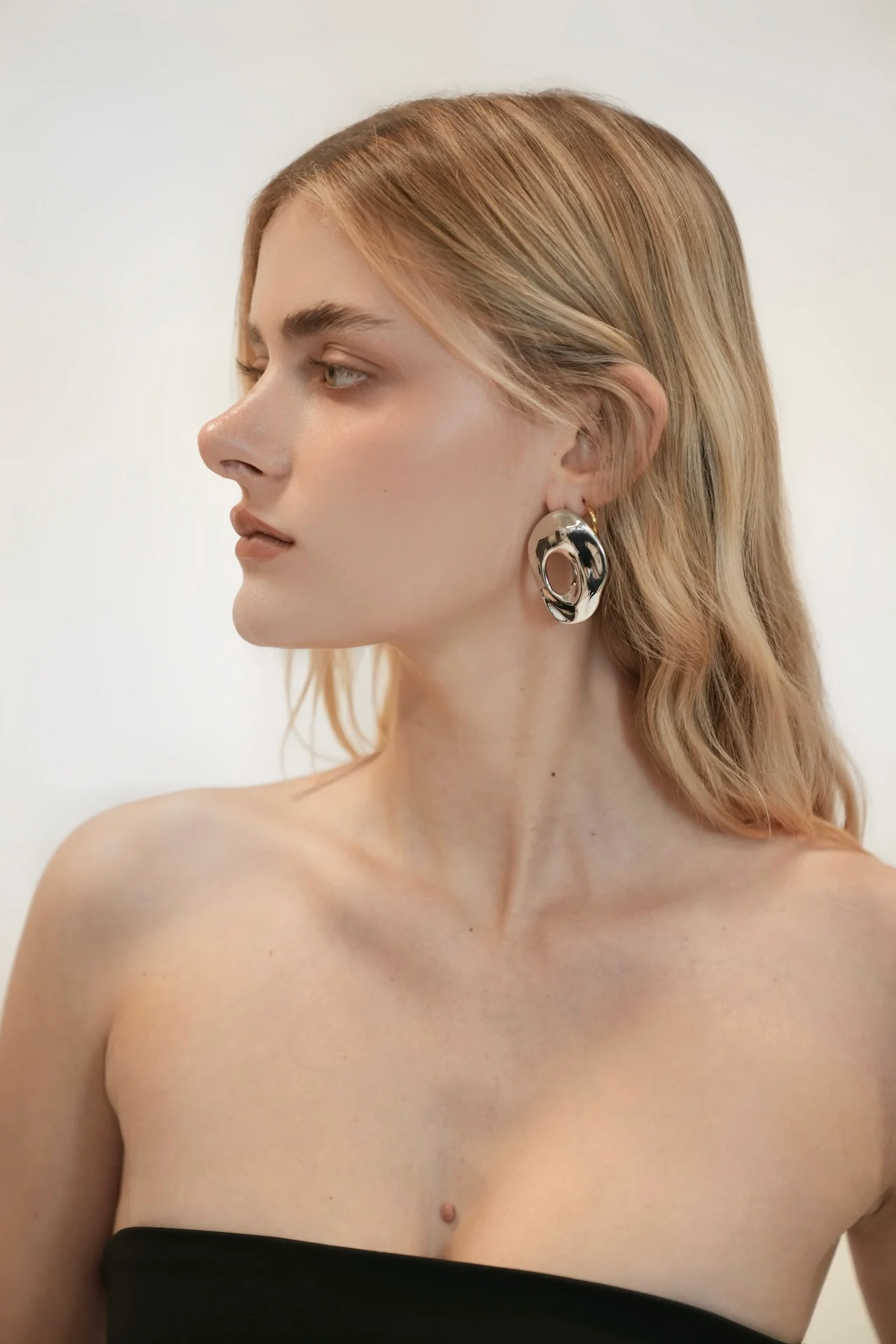 Silver Ripple Hoop Earrings - Image 4